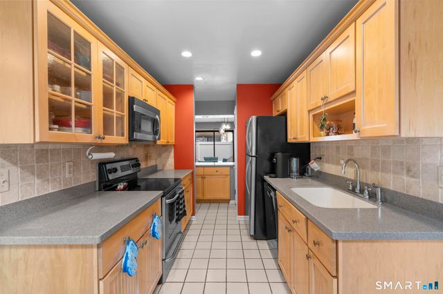27 Lindstrom Road 7C, Stamford, CT 06902