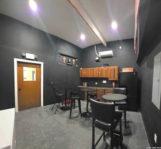2730 W Southcross, San Antonio, TX 78211