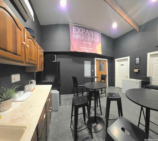 2730 W Southcross, San Antonio, TX 78211