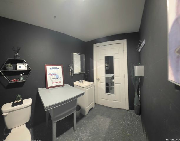2730 W Southcross, San Antonio, TX 78211
