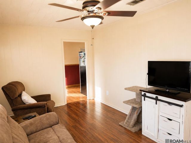 2642 S Remy Robert Ave, Gonzales, LA 70737