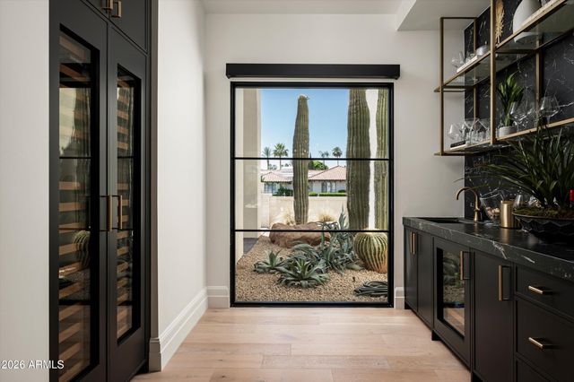 8635 N 65TH Street, Paradise Valley, AZ 85253