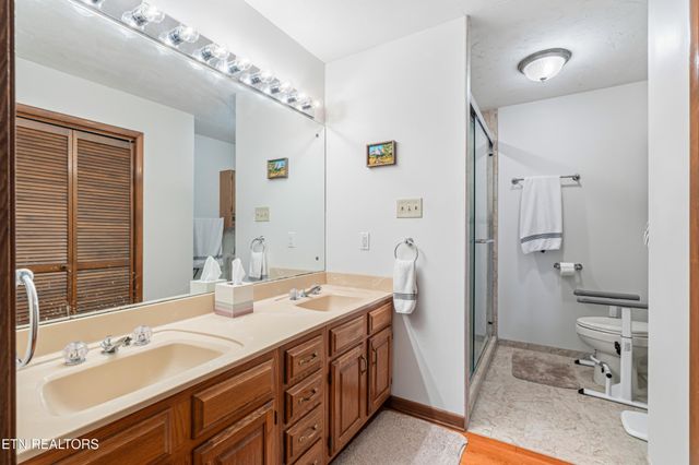11482 Couch Mill Rd, Knoxville, TN 37931