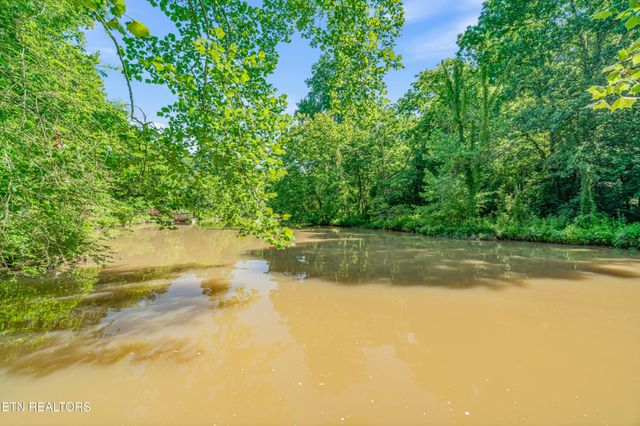 11482 Couch Mill Rd, Knoxville, TN 37931