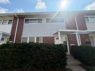 8024 W Lyons Street B, Niles, IL 60714