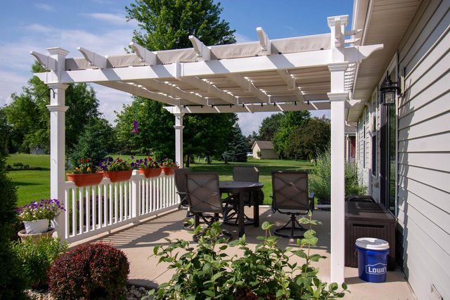 455 E Emily AVENUE, Elkhorn, WI 53121