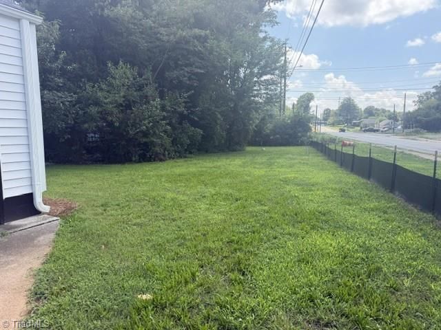1048 E Clemmonsville Road, Winston-salem, NC 27127
