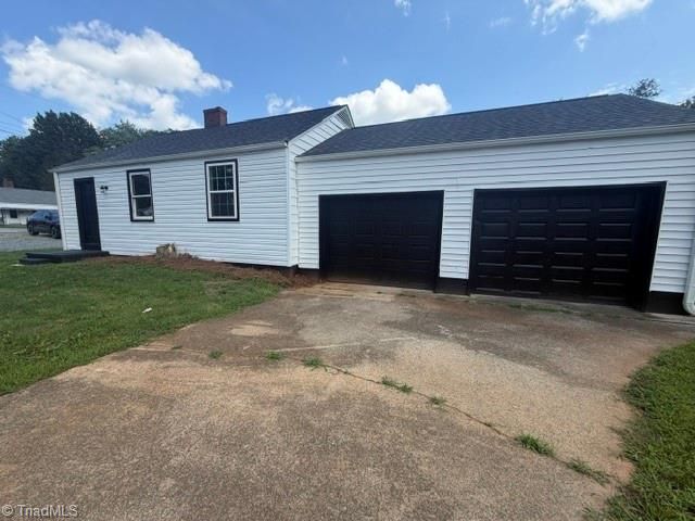 1048 E Clemmonsville Road, Winston-salem, NC 27127