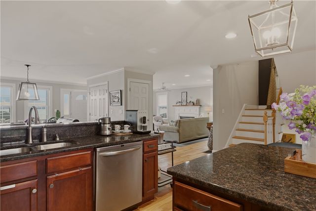 11 King Philip Avenue, Bristol, RI 02809