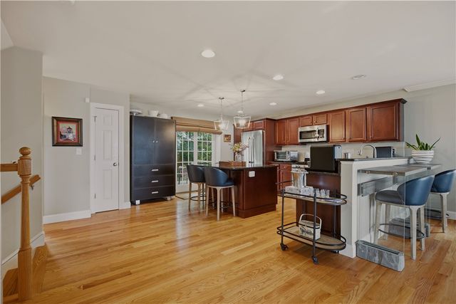 11 King Philip Avenue, Bristol, RI 02809