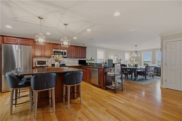 11 King Philip Avenue, Bristol, RI 02809