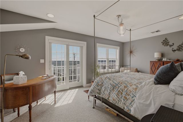 11 King Philip Avenue, Bristol, RI 02809