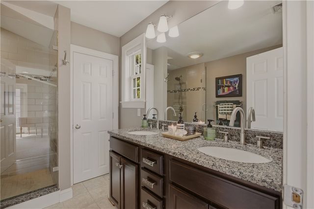 11 King Philip Avenue, Bristol, RI 02809