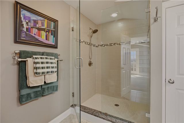11 King Philip Avenue, Bristol, RI 02809