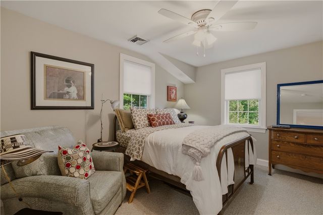 11 King Philip Avenue, Bristol, RI 02809
