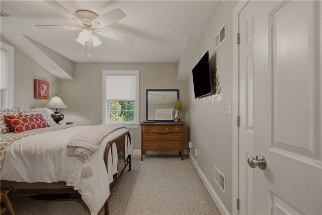 11 King Philip Avenue, Bristol, RI 02809