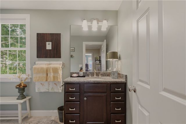 11 King Philip Avenue, Bristol, RI 02809