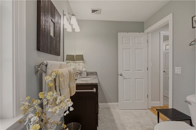 11 King Philip Avenue, Bristol, RI 02809
