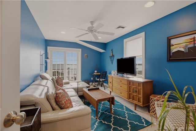 11 King Philip Avenue, Bristol, RI 02809
