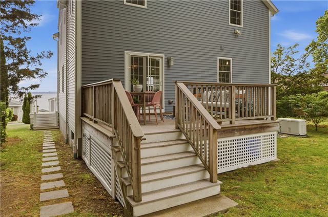 11 King Philip Avenue, Bristol, RI 02809