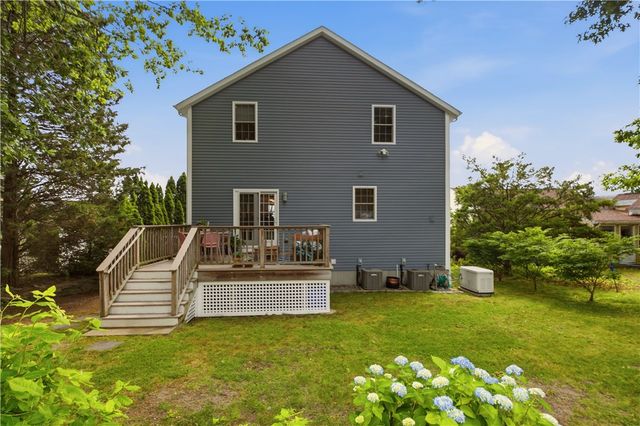 11 King Philip Avenue, Bristol, RI 02809