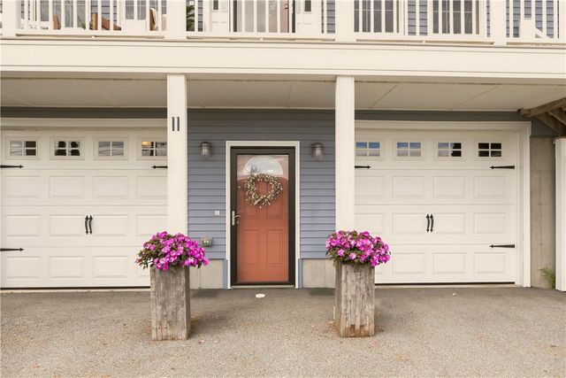 11 King Philip Avenue, Bristol, RI 02809