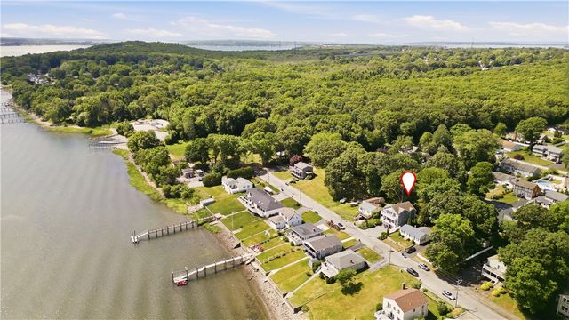 11 King Philip Avenue, Bristol, RI 02809