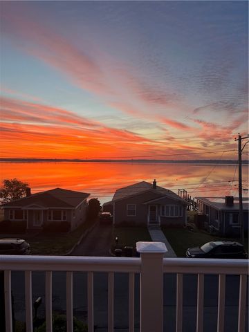 11 King Philip Avenue, Bristol, RI 02809