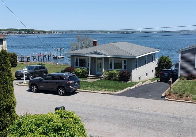 11 King Philip Avenue, Bristol, RI 02809