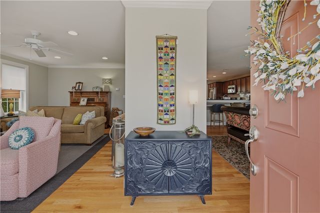 11 King Philip Avenue, Bristol, RI 02809