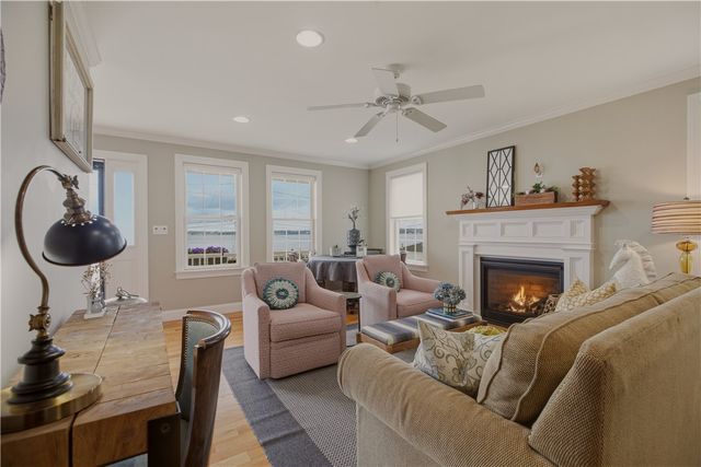 11 King Philip Avenue, Bristol, RI 02809
