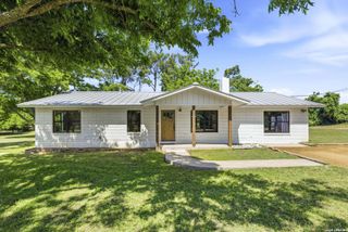 125 W Lower Crabapple Rd, Fredericksburg, TX 78624
