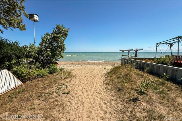 3831 Beech Street, Fort Gratiot Charter Township, MI 48059