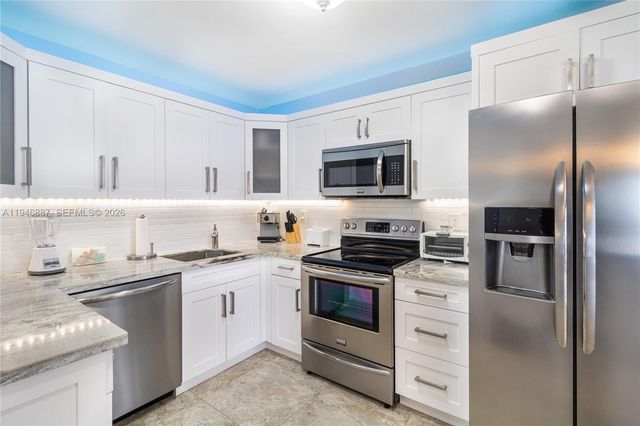 6061 Collins Ave 6F, Miami Beach, FL 33140