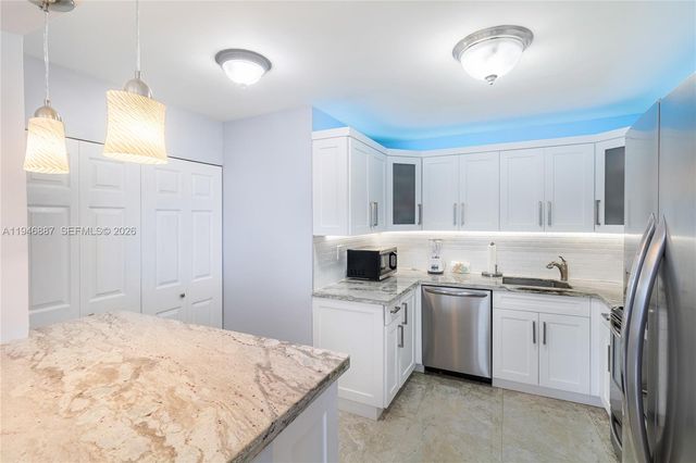 6061 Collins Ave 6F, Miami Beach, FL 33140