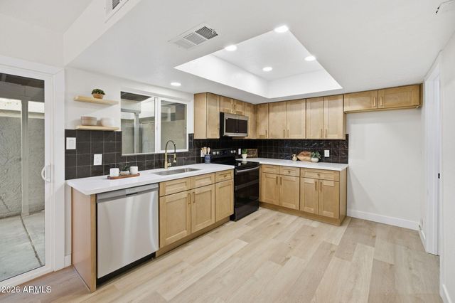 2416 W CARIBBEAN Lane 2, Phoenix, AZ 85023