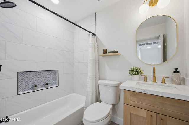 2416 W CARIBBEAN Lane 2, Phoenix, AZ 85023