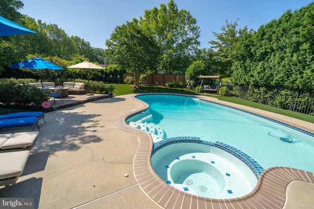 1 BALMORAL DR, Chadds Ford, PA 19317