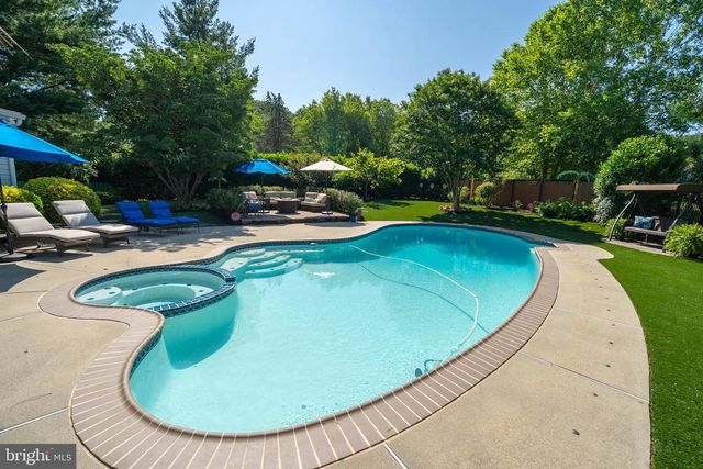 1 BALMORAL DR, Chadds Ford, PA 19317