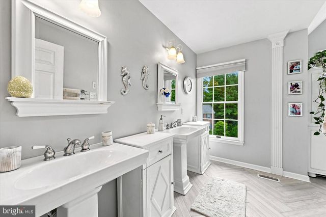 1 BALMORAL DR, Chadds Ford, PA 19317