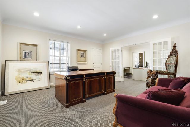 2052 S Dye Road, Flint, MI 48532