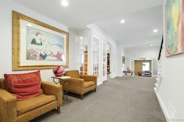 2052 S Dye Road, Flint, MI 48532