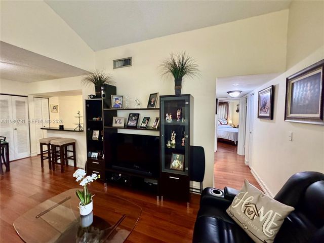 9731 Fontainebleau Blvd F306, Miami, FL 33172