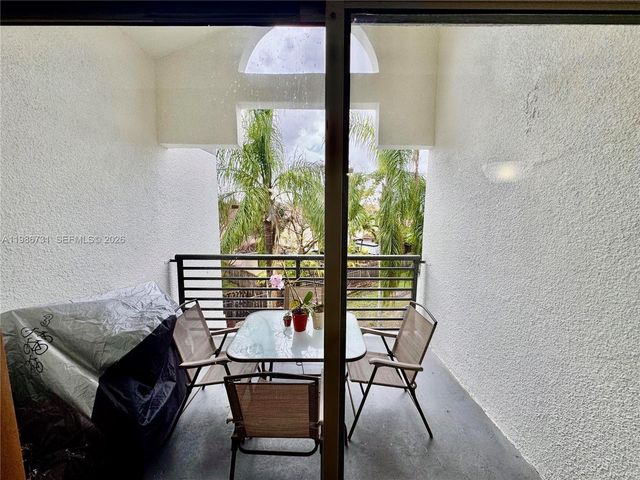 9731 Fontainebleau Blvd F306, Miami, FL 33172