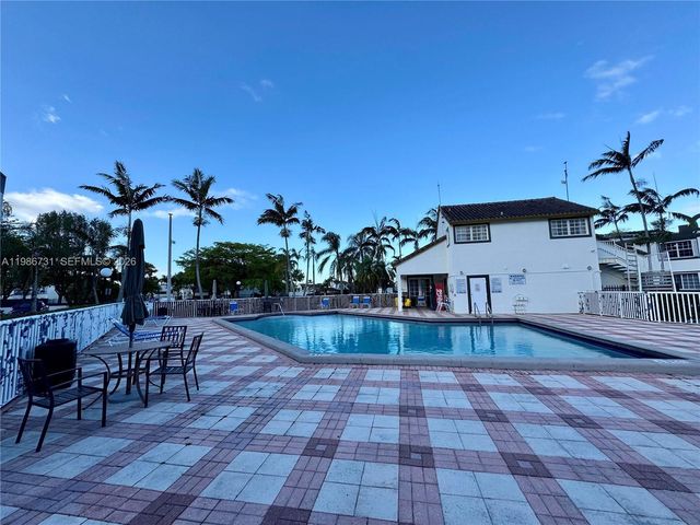 9731 Fontainebleau Blvd F306, Miami, FL 33172