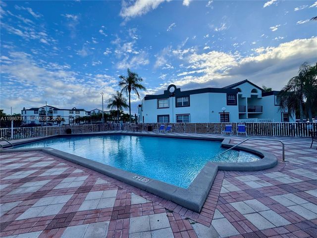 9731 Fontainebleau Blvd F306, Miami, FL 33172