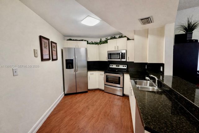 9731 Fontainebleau Blvd F306, Miami, FL 33172