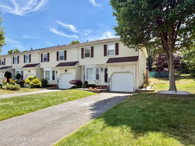 58 Carriage Lane, Englishtown, NJ 07726