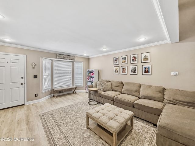 58 Carriage Lane, Englishtown, NJ 07726