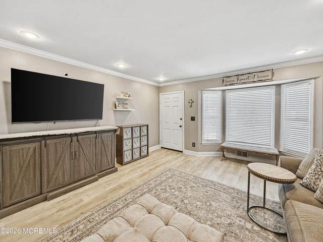 58 Carriage Lane, Englishtown, NJ 07726